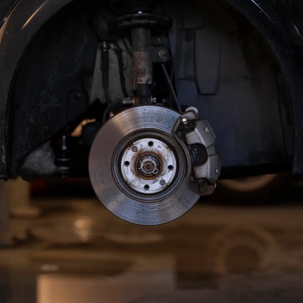 Inspection du frein à disque | BC AUTO Frein à disque de voiture en gros plan
