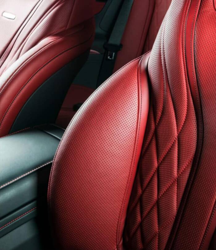 Intérieur de voiture en cuir rouge | BC AUTO Sièges de voiture en cuir rouge avec motifs